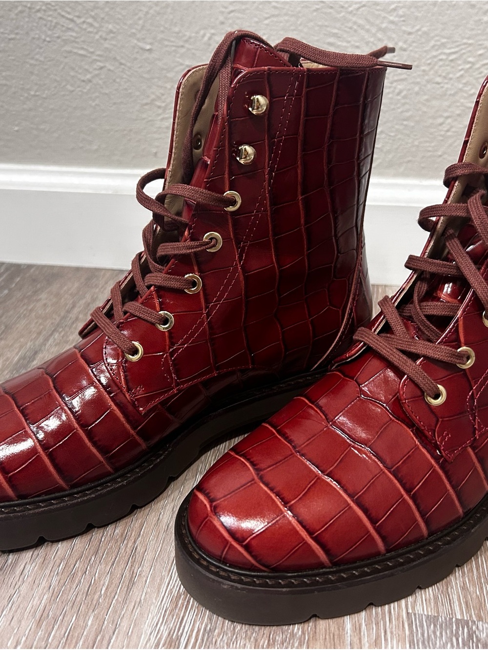 Stuart Weitzman Women’s size 8.5 soft Croc-printed lace-up Booties in Burgundy